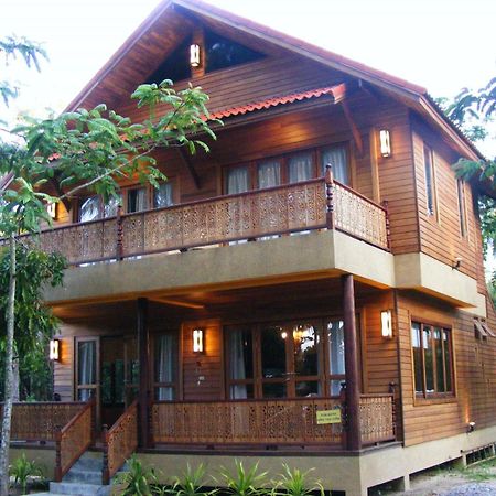 Baan Banyan Villa, Wood House Short Walk To Mae Nam Beach Екстериор снимка