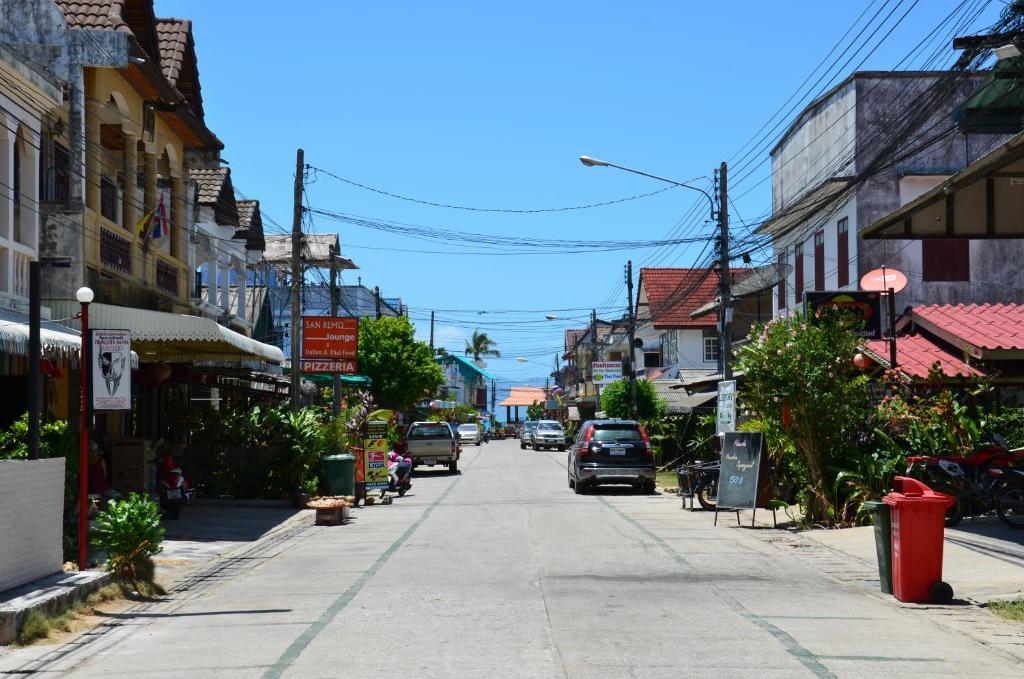 Baan Banyan Villa, Wood House Short Walk To Mae Nam Beach Стая снимка